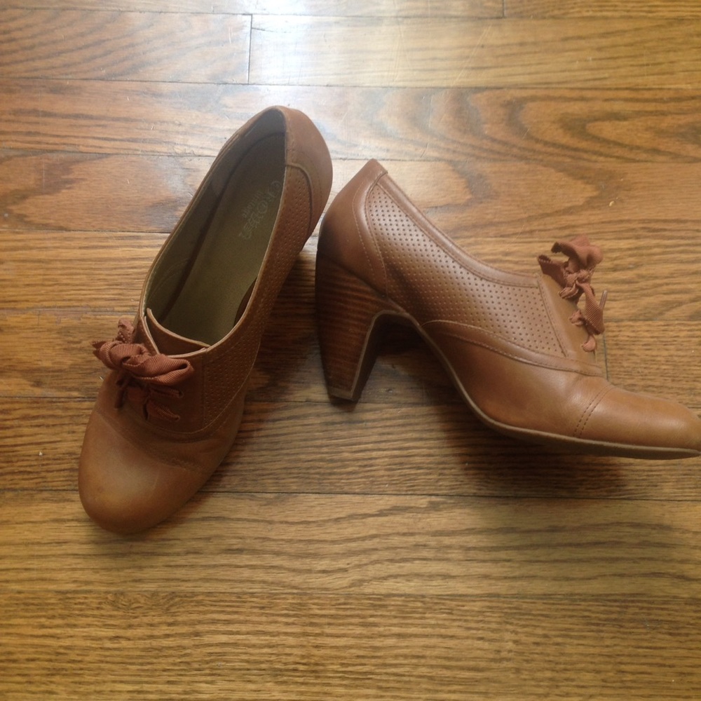 Crown Vintage Brown Heels
